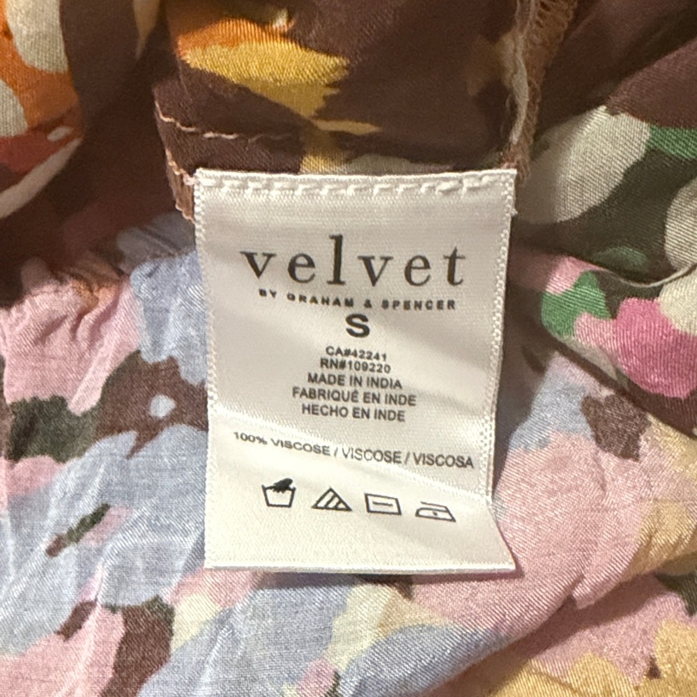 Velvet by Graham & Spencer Multicolor Floral Blouse - Picture 5 of 5